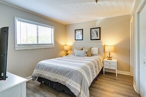 Pools, Beach Access: South Carolina Retreat!