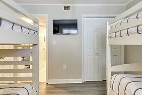 Pools, Beach Access: South Carolina Retreat!