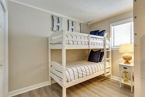 Pools, Beach Access: South Carolina Retreat!