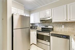 Pools, Beach Access: South Carolina Retreat!