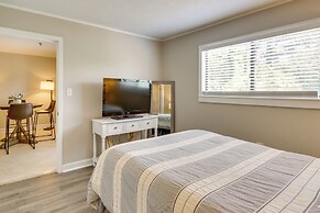 Pools, Beach Access: South Carolina Retreat!