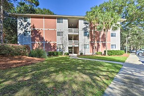 Walk to Beach & Golf Course: Hilton Head Getaway!