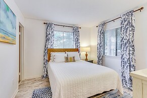 Walk to Beach & Golf Course: Hilton Head Getaway!