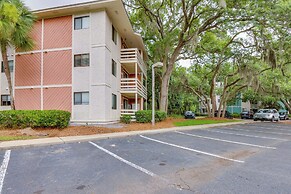 Walk to Beach & Golf Course: Hilton Head Getaway!