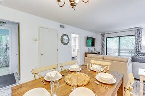 Walk to Beach & Golf Course: Hilton Head Getaway!