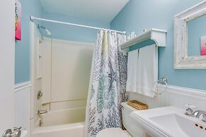 Walk to Beach & Golf Course: Hilton Head Getaway!