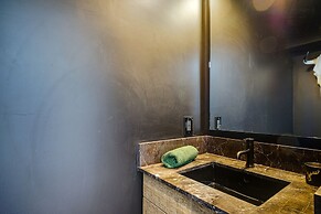 Deer Valley Retreat w/ Hot Tub & Movie Room