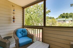 Hilton Head Condo: Screened Balcony, Beach Access!