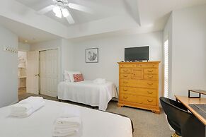 < 1 Mi to Beach: Condo w/ Wet Bar in Hilton Head