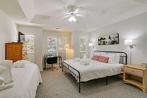 < 1 Mi to Beach: Condo w/ Wet Bar in Hilton Head