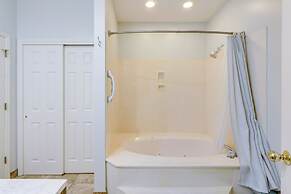 < 1 Mi to Beach: Condo w/ Wet Bar in Hilton Head