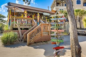 < 1 Mi to Beach: Hilton Head Island Condo w/ Pool!