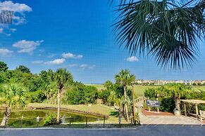 < 1 Mi to Beach: Hilton Head Island Condo w/ Pool!