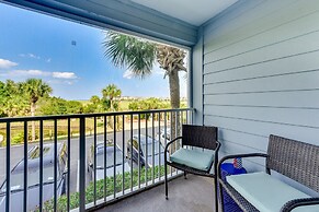 < 1 Mi to Beach: Hilton Head Island Condo w/ Pool!