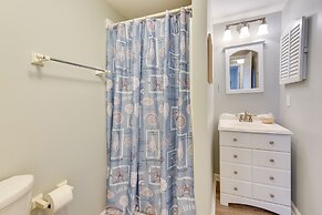 < 1 Mi to Beach: Hilton Head Island Condo w/ Pool!