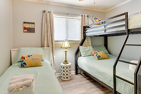 < 1 Mi to Beach: Hilton Head Island Condo w/ Pool!