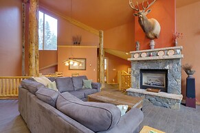Hot Tub & Ski Shuttle: Rustic Breckenridge Retreat