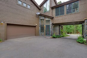 Hot Tub & Ski Shuttle: Rustic Breckenridge Retreat