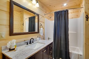 Gorgeous Gatlinburg Cabin: Large Deck & Hot Tub!