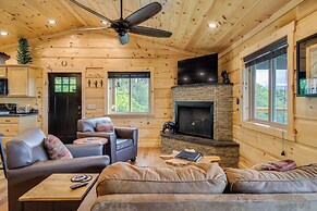 Gorgeous Gatlinburg Cabin: Large Deck & Hot Tub!