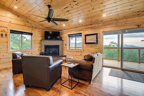 Gorgeous Gatlinburg Cabin: Large Deck & Hot Tub!