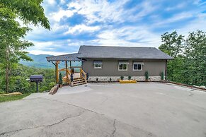 Gorgeous Gatlinburg Cabin: Large Deck & Hot Tub!