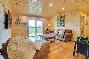 Gorgeous Gatlinburg Cabin: Large Deck & Hot Tub!