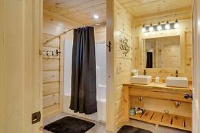 Gorgeous Gatlinburg Cabin: Large Deck & Hot Tub!