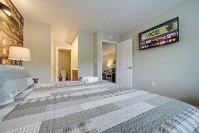 Stylish Gatlinburg Condo w/ Pool: Walk Downtown!