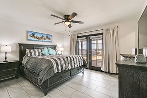 4 Mi to London Bridge Beach: Family Home w/ Pool!