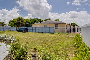 West Palm Beach Getaway - 3 Mi to Beaches!