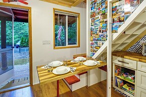 Adorable A-frame Cabin, Steps to Lake Cushman!