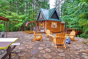 Adorable A-frame Cabin, Steps to Lake Cushman!