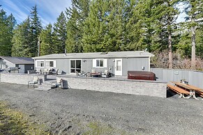 Riverfront Home w/ Deck, Near Mount Rainier!