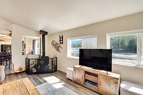 Riverfront Home w/ Deck, Near Mount Rainier!