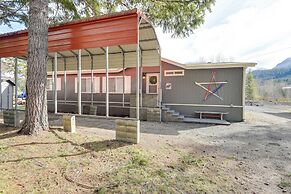 Riverfront Home w/ Deck, Near Mount Rainier!