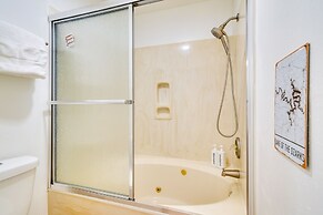 Branson Condo w/ Screened Patio, Pool Access