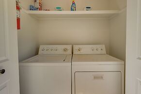 Inviting Branson Condo w/ Community Pool + Hot Tub