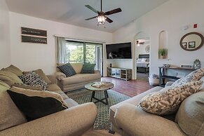 Inviting Branson Condo w/ Community Pool + Hot Tub