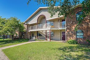 Inviting Branson Condo w/ Community Pool + Hot Tub