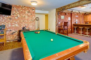 Westport Retreat w/ Pool Table: Walk to State Park