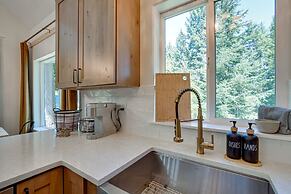 Unwind in Cle Elum: Hot Tub & Cozy Fireplace!