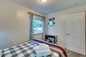 Unwind in Cle Elum: Hot Tub & Cozy Fireplace!