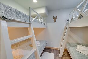 Unwind in Cle Elum: Hot Tub & Cozy Fireplace!