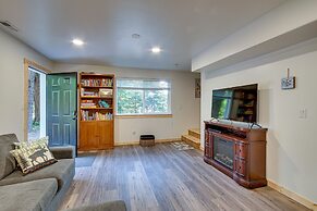 Unwind in Cle Elum: Hot Tub & Cozy Fireplace!