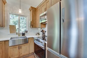 Unwind in Cle Elum: Hot Tub & Cozy Fireplace!