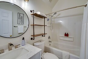 Unwind in Cle Elum: Hot Tub & Cozy Fireplace!