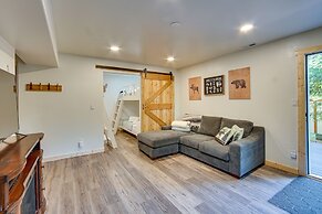 Unwind in Cle Elum: Hot Tub & Cozy Fireplace!