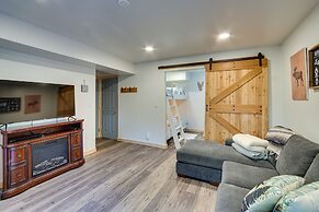 Unwind in Cle Elum: Hot Tub & Cozy Fireplace!