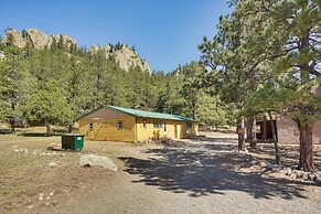 Secluded Stonewall Cabin w/ Mountain View!
